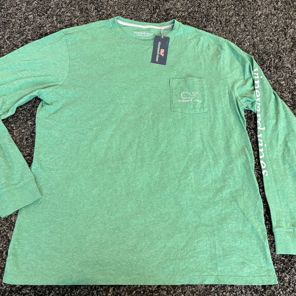 New with tags men’s Vineyard Vines green long sleeve t shirt size large